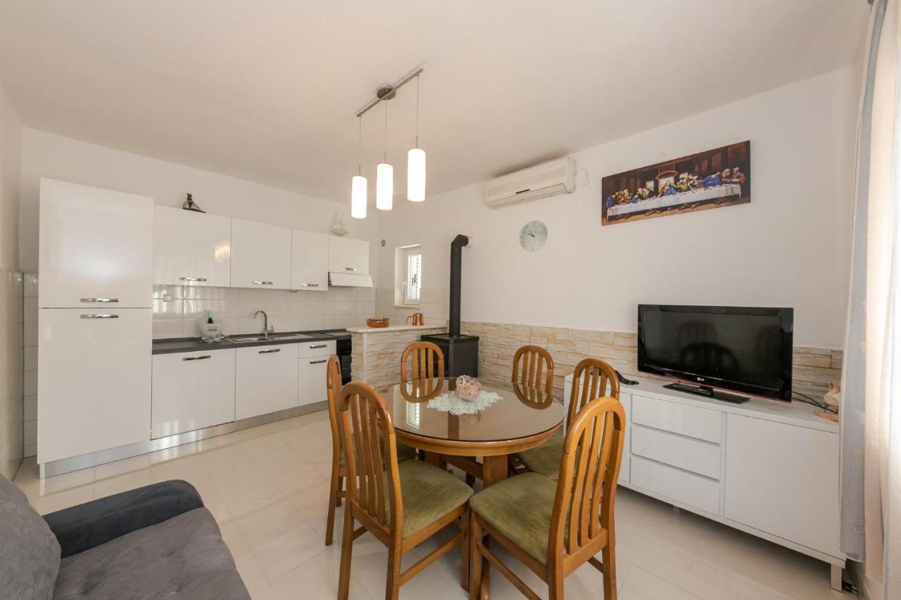 Apartment Mate Vinisce