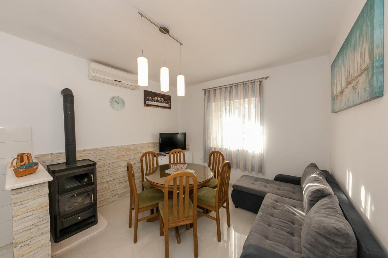Mate Apartment Vinisce