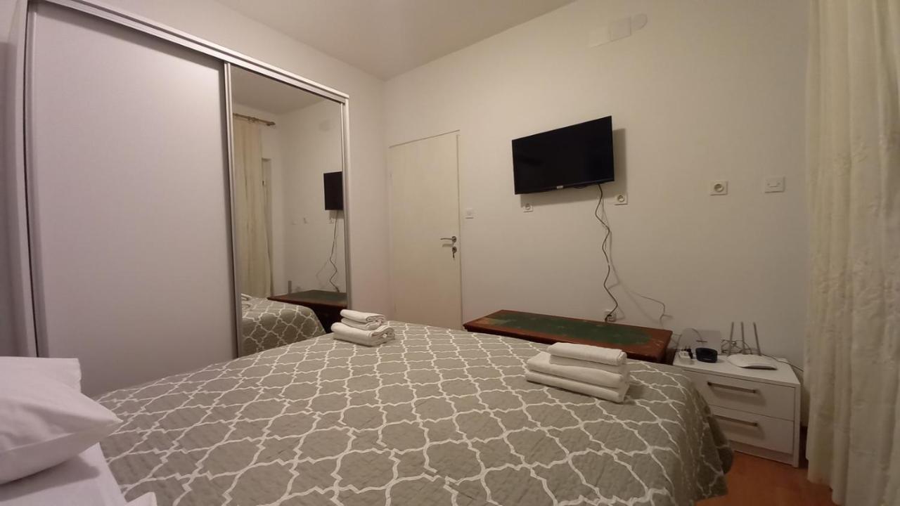 Apartment Mate *