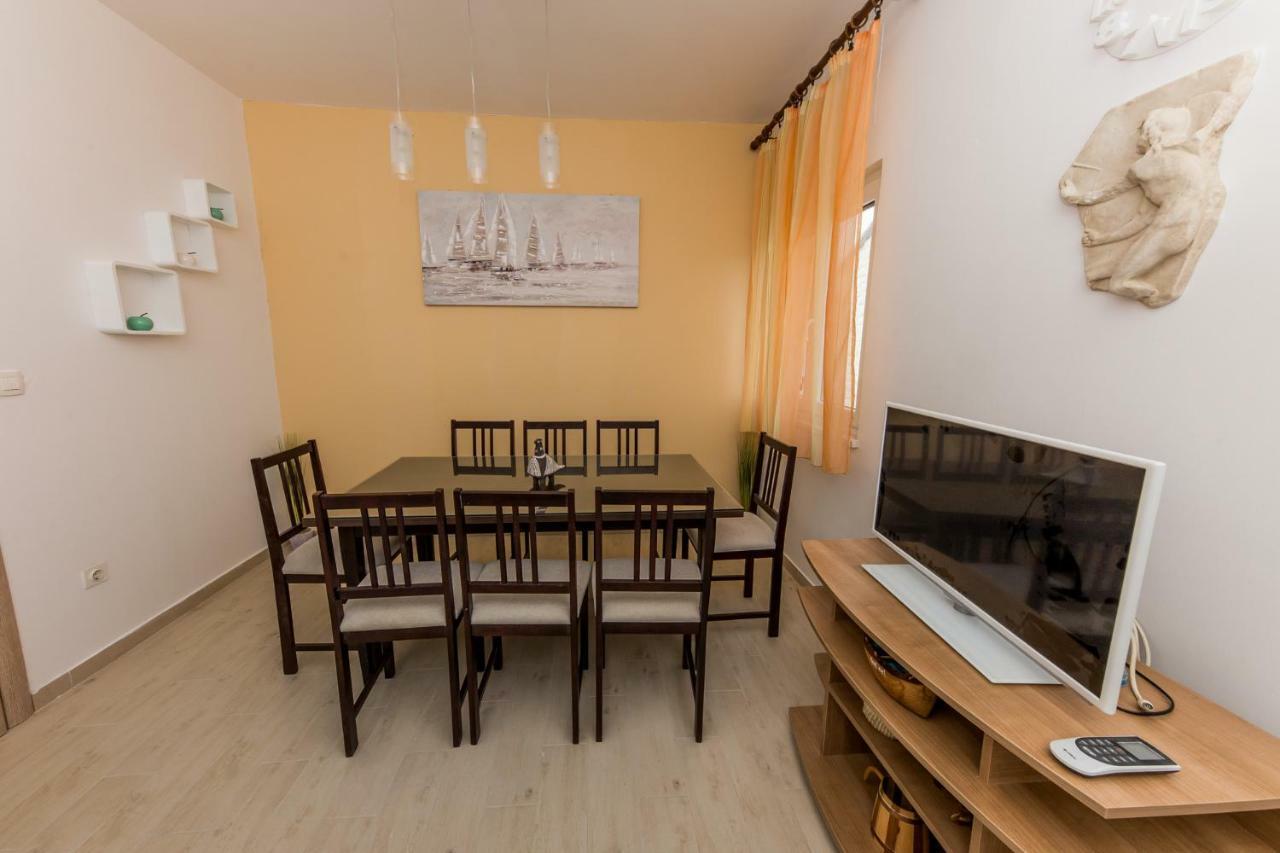 Mate Apartment *